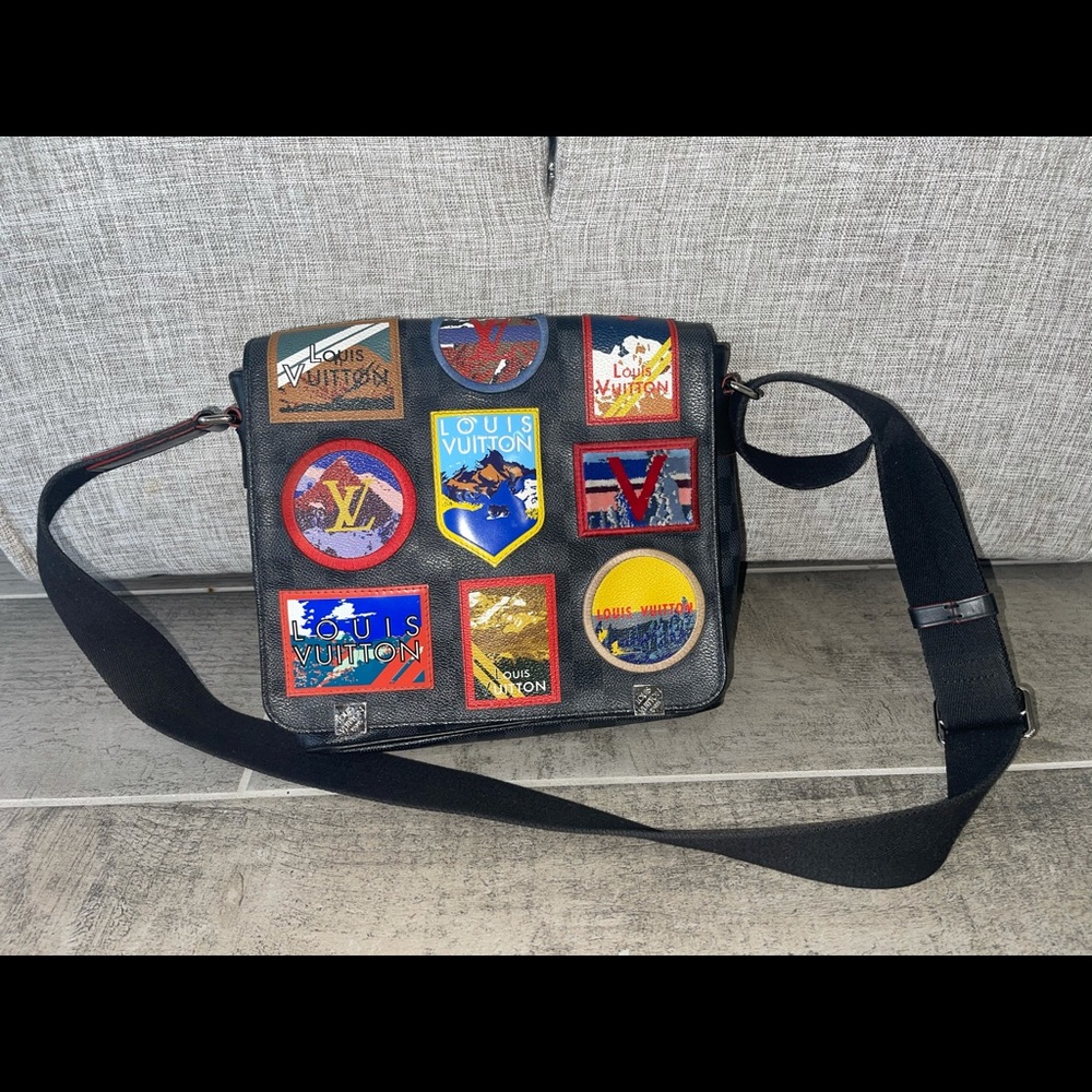 District NM Messenger Bag Alps Patches Damier Graphite PM